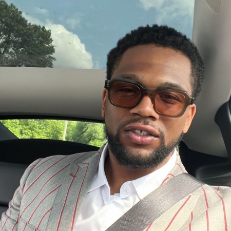 Daniel Bellomy enjoys a lavish life with a net worth of $100k. 